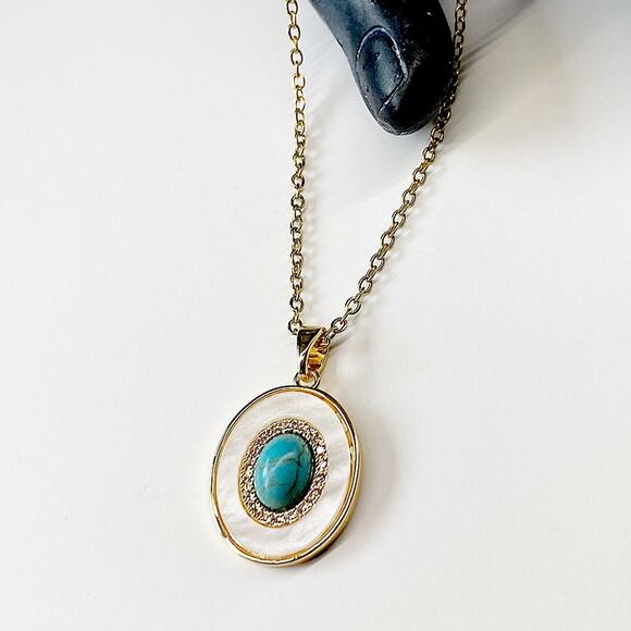 NEW Mother Of Pearl Pendant Necklace With Turquoise Stone - Picture 5 of 10